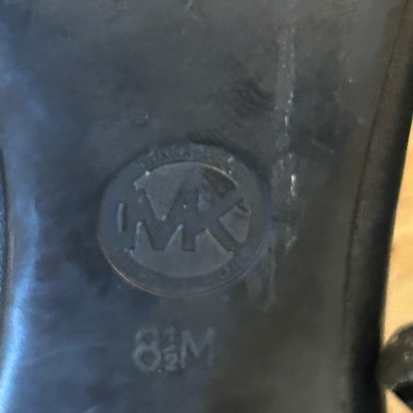 Michael Kors black high heels with a prominent gold-tone MK - Picture 6 of 8